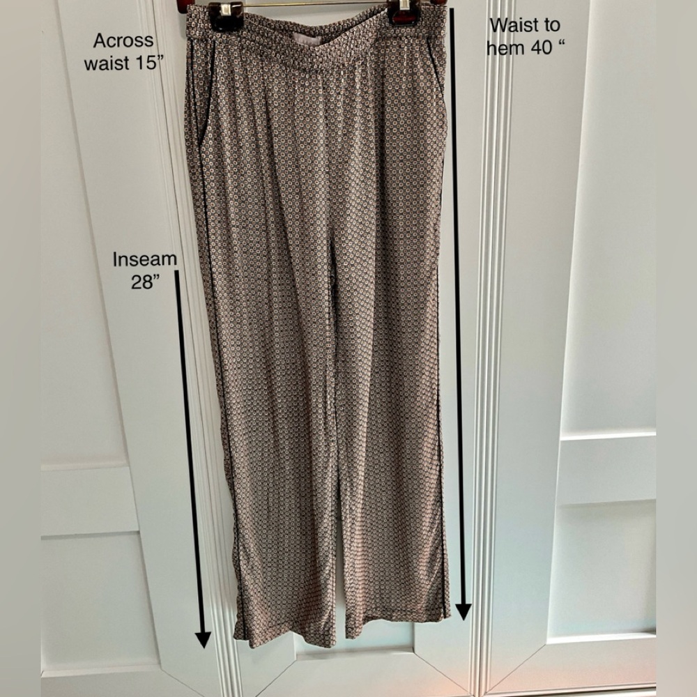 Like New, Chelsea28 Pants, elastic waist pull on style, Size 10